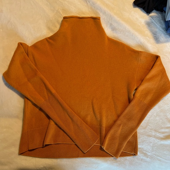 WILFRED Cyprie 100% merino wool mock neck knit sweater golden yellow Aritzia - Picture 4 of 9